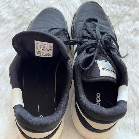 Adidas Originals - Picture 3 of 3